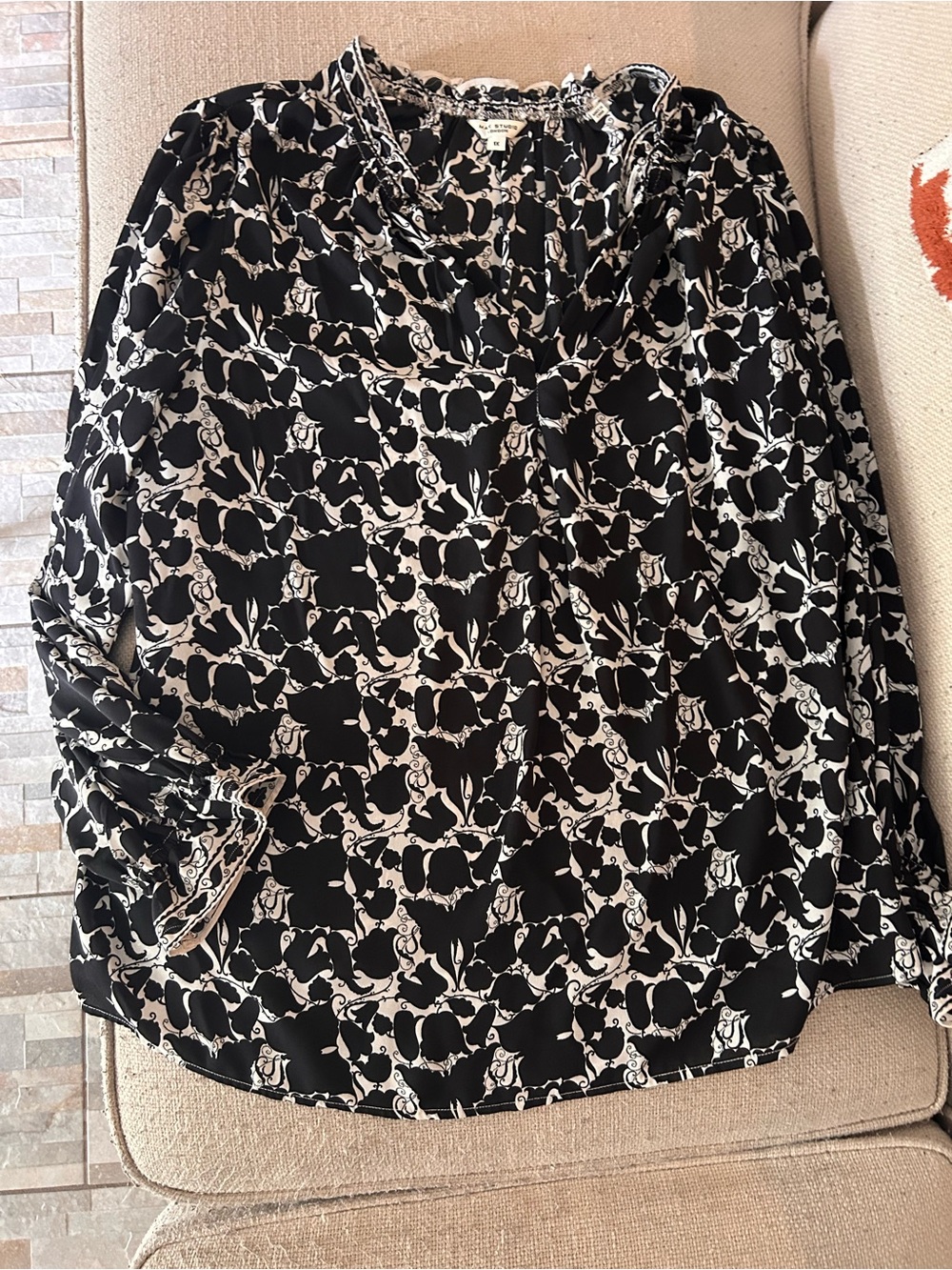 Max Studio London V-Neck Woven Polyester Ruffle Floral Blouse Black White 1X